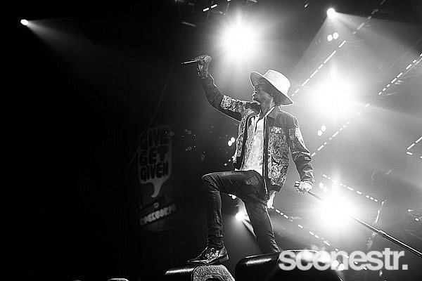 Photos: Optus RockCorp feat. The Veronicas & Wiz Khalifa - Luna Park Sydney - 30 September, 2015