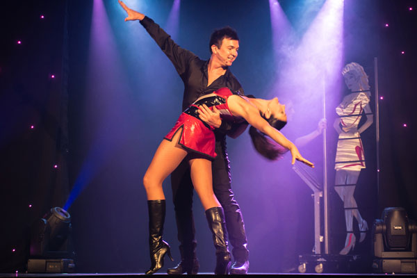 Ultimate Vegas Show1