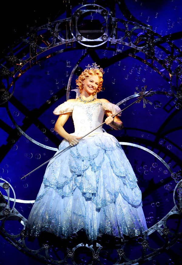 Suzie-Mathers-as-Glinda