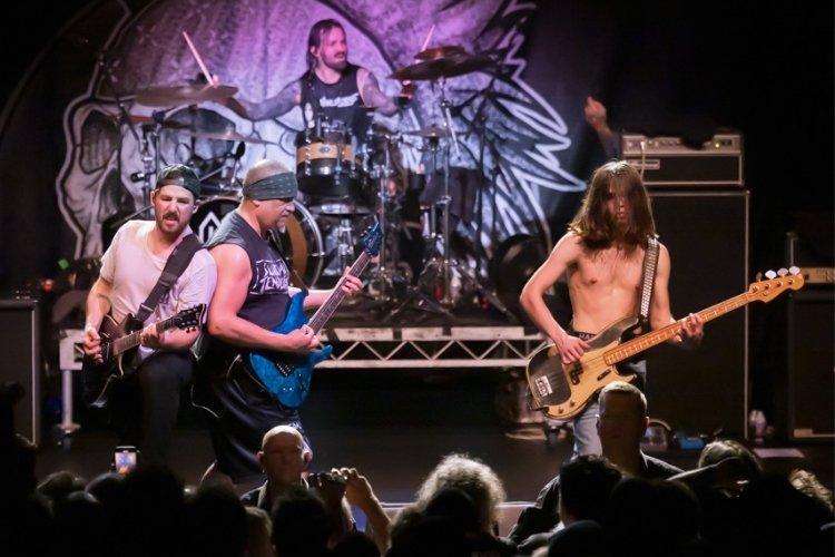 Suicidal Tendencies.4